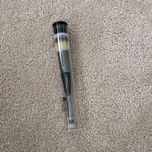 IT Cosmetics Heavenly Luxe Makeup Brush with Black Handle